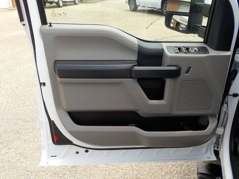 Used 2022 Ford F250 XL w/ Power Equipment Group RWD image 17