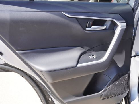 Used 2025 Toyota RAV4 XLE AWD/4WD image 13