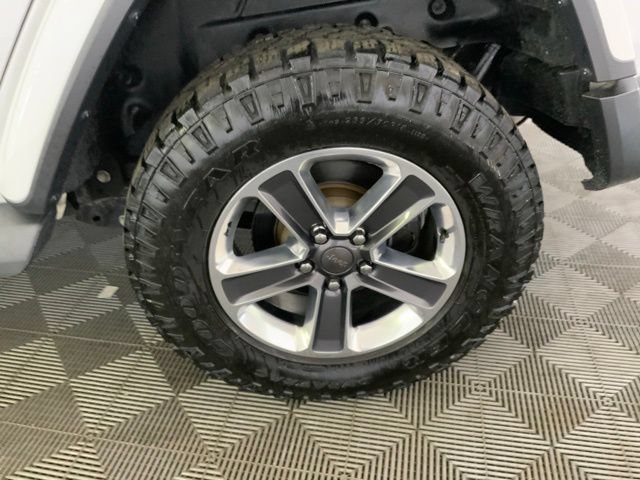 Used 2019 Jeep Wrangler Unlimited Sahara w/ Cold Weather Group AWD/4WD image 11