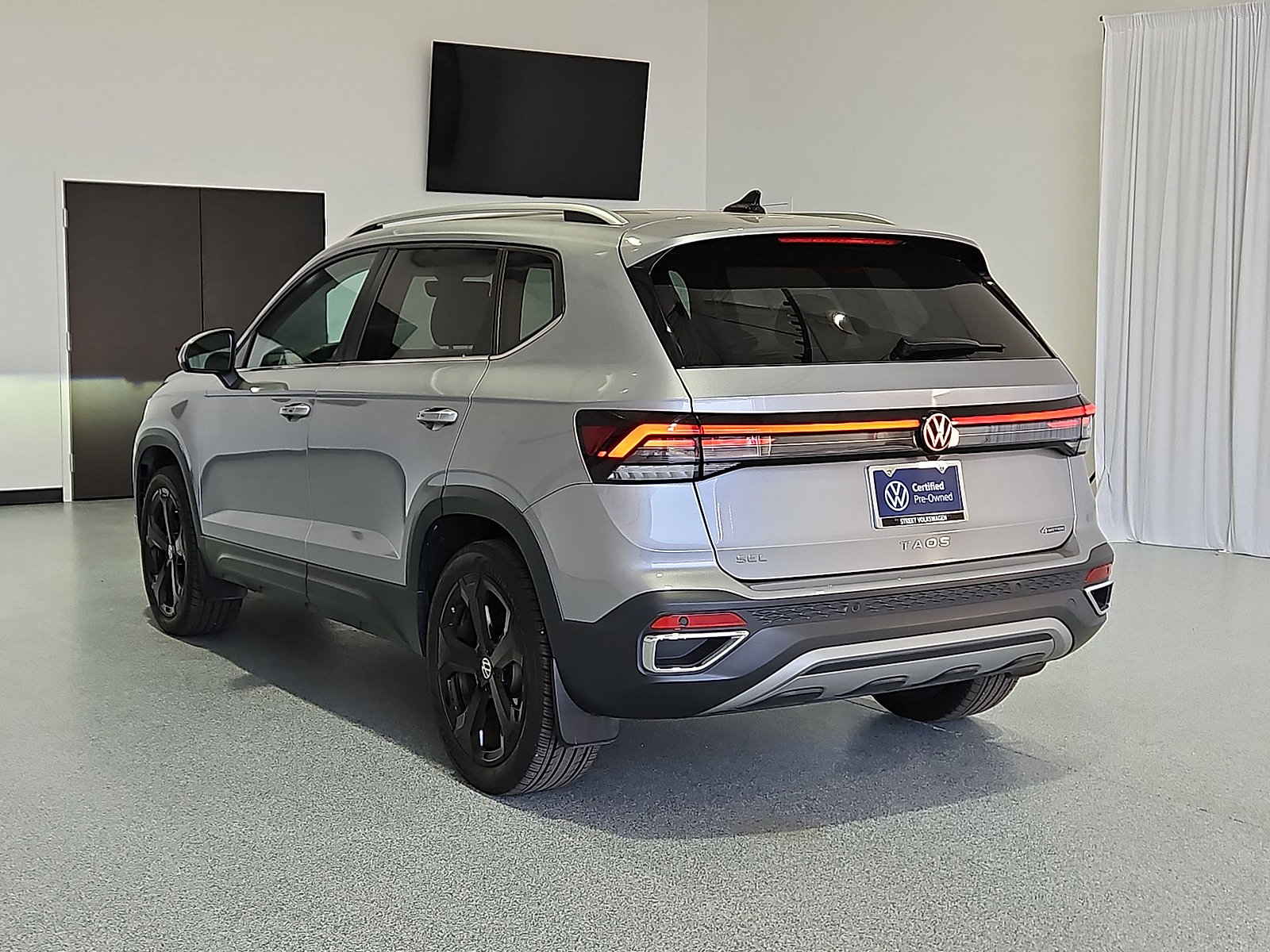 Certified 2025 Volkswagen Taos SEL w/ Black Wheel Plus Package AWD/4WD image 6