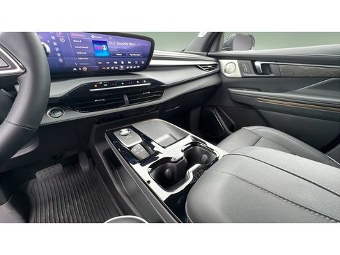 Certified 2025 Buick Enclave Avenir w/ Super Cruise Package AWD/4WD image 20