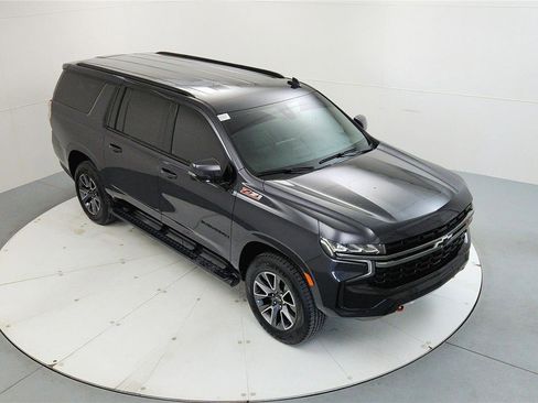 Used 2022 Chevrolet Suburban Z71 w/ Luxury Package image 13