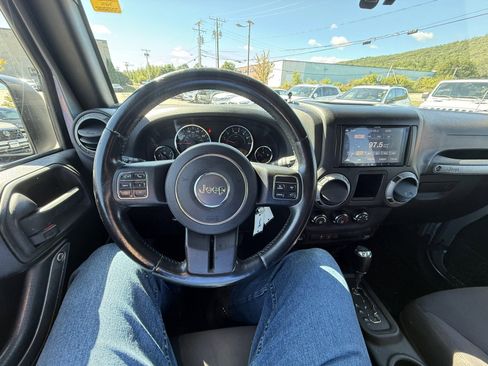 Used 2015 Jeep Wrangler Unlimited Sport image 12