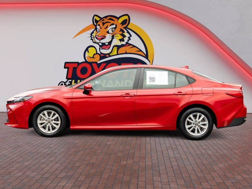 Used 2025 Toyota Camry LE FWD image 9