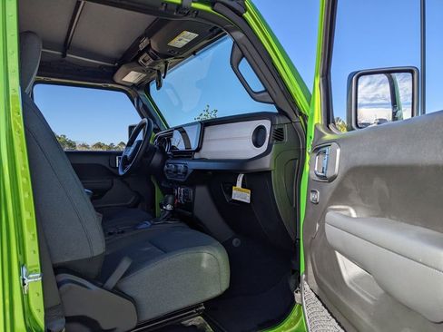 Used 2026 Jeep Wrangler Sport AWD/4WD image 32