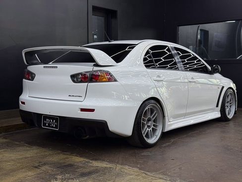 Used 2014 Mitsubishi Lancer Evolution GSR image 9