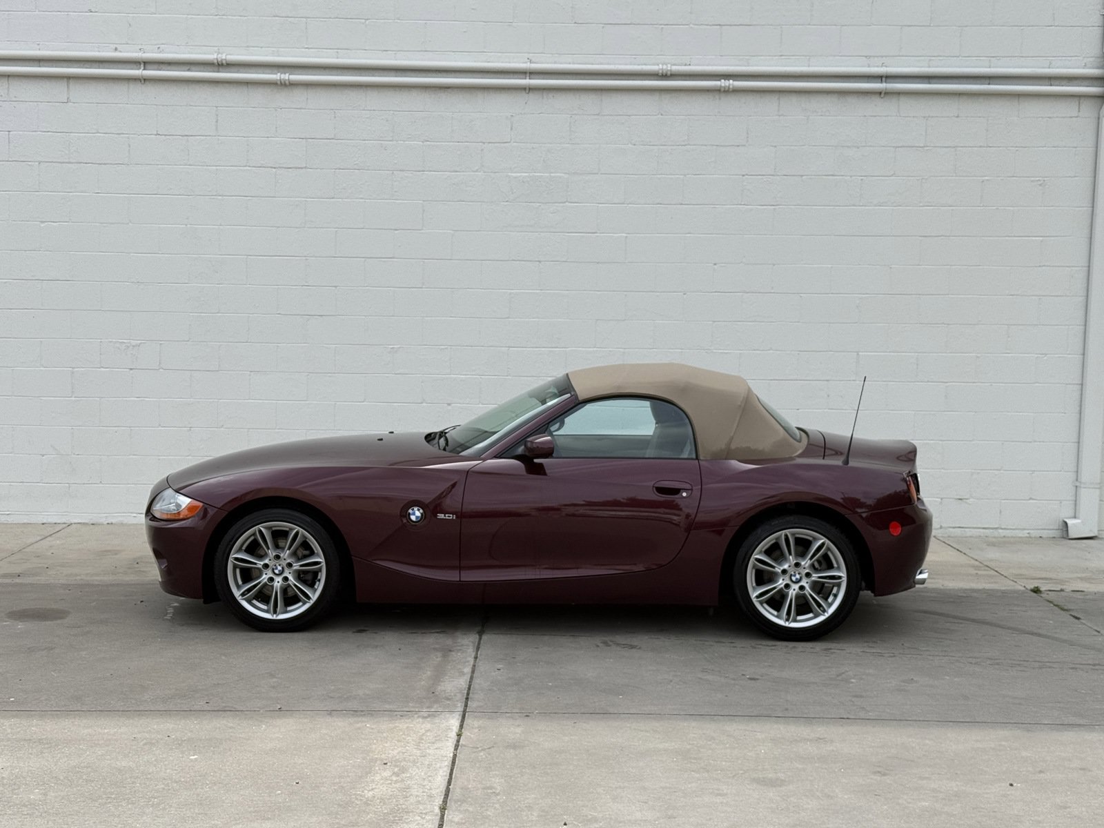 Used 2004 BMW Z4 3.0i RWD image 14