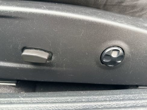 Used 2021 Dodge Challenger SXT image 13