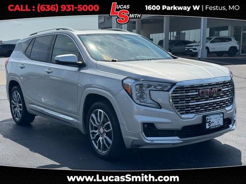 Used 2022 GMC Terrain Denali w/ Denali Premium Package AWD/4WD image 1