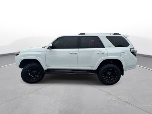 Used 2019 Toyota 4Runner SR5 AWD/4WD image 9