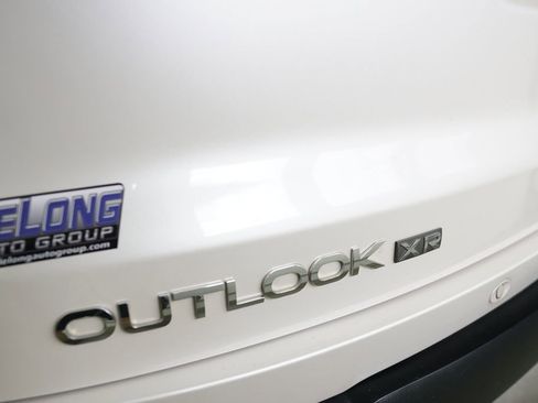 Used 2007 Saturn Outlook XR w/ Premium Trim Pkg FWD image 11