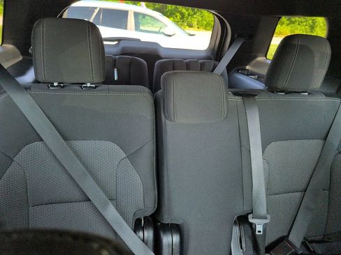 Used 2017 Ford Explorer XLT AWD/4WD image 8