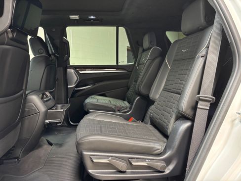 Used 2025 Cadillac Escalade Sport Platinum w/ LPO, ONYX Package AWD/4WD image 29