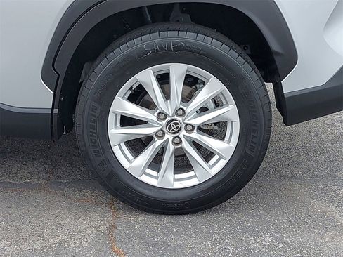 Used 2023 Toyota Corolla Cross LE image 33