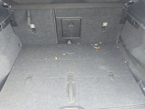 Used 2019 Volvo XC40 T5 Momentum image 8