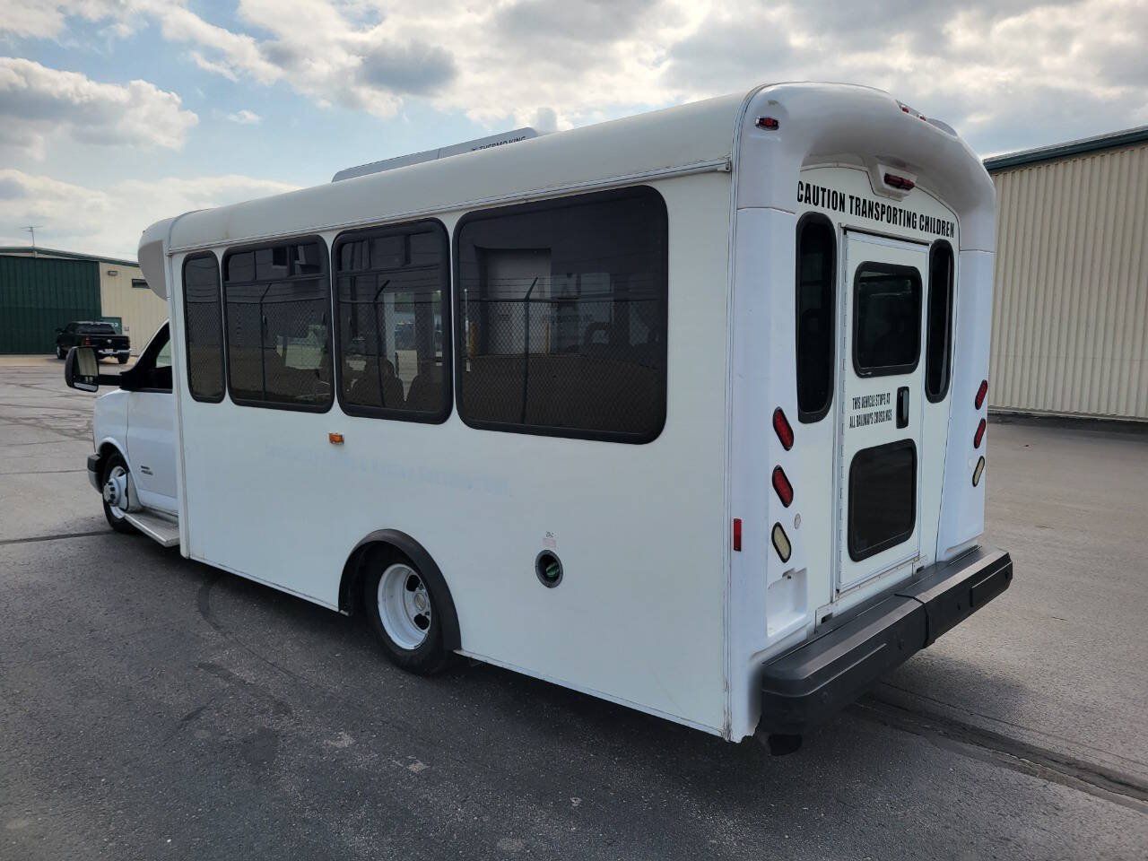 Used 2015 Chevrolet Express 4500 w/ Shuttle Bus Package RWD image 8