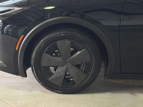 Used 2025 Toyota Prius LE image 31