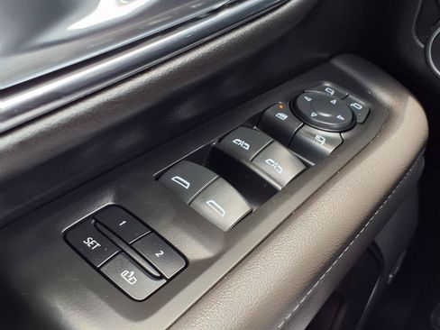 Used 2022 Chevrolet Tahoe LT w/ Luxury Package RWD image 12