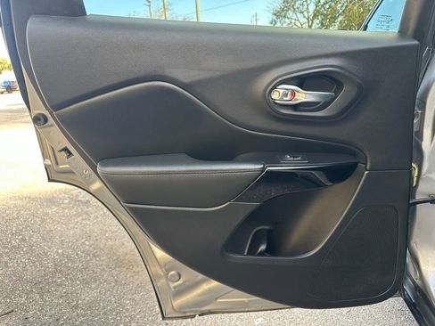 Used 2020 Jeep Cherokee Latitude Plus image 22