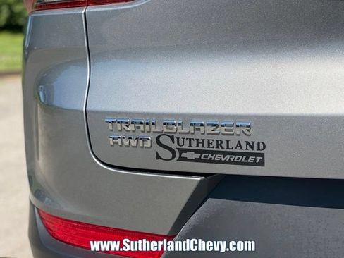 Used 2024 Chevrolet TrailBlazer LT w/ Convenience Package AWD/4WD image 11