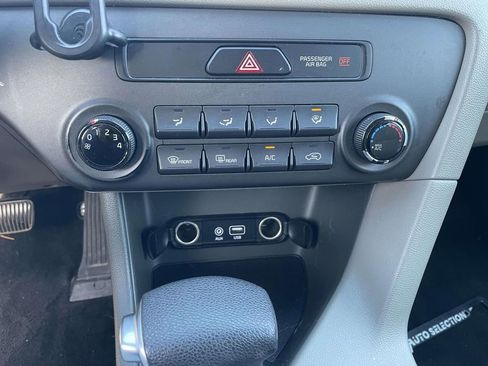 Used 2017 Kia Sportage LX image 40