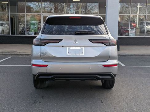New 2026 Mitsubishi Outlander ES image 4