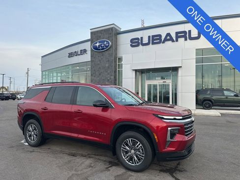 Used 2024 Chevrolet Traverse LT FWD image 1