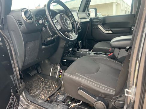 Used 2016 Jeep Wrangler Unlimited Sahara w/ Connectivity Group image 9