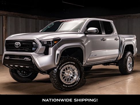 Used 2026 Toyota Tacoma SR5 AWD/4WD image 4