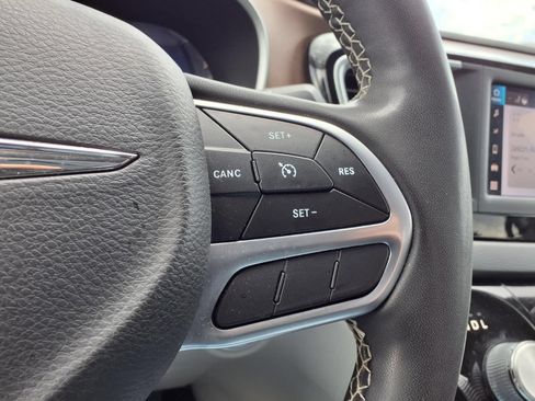 Used 2022 Chrysler Voyager LX FWD image 32