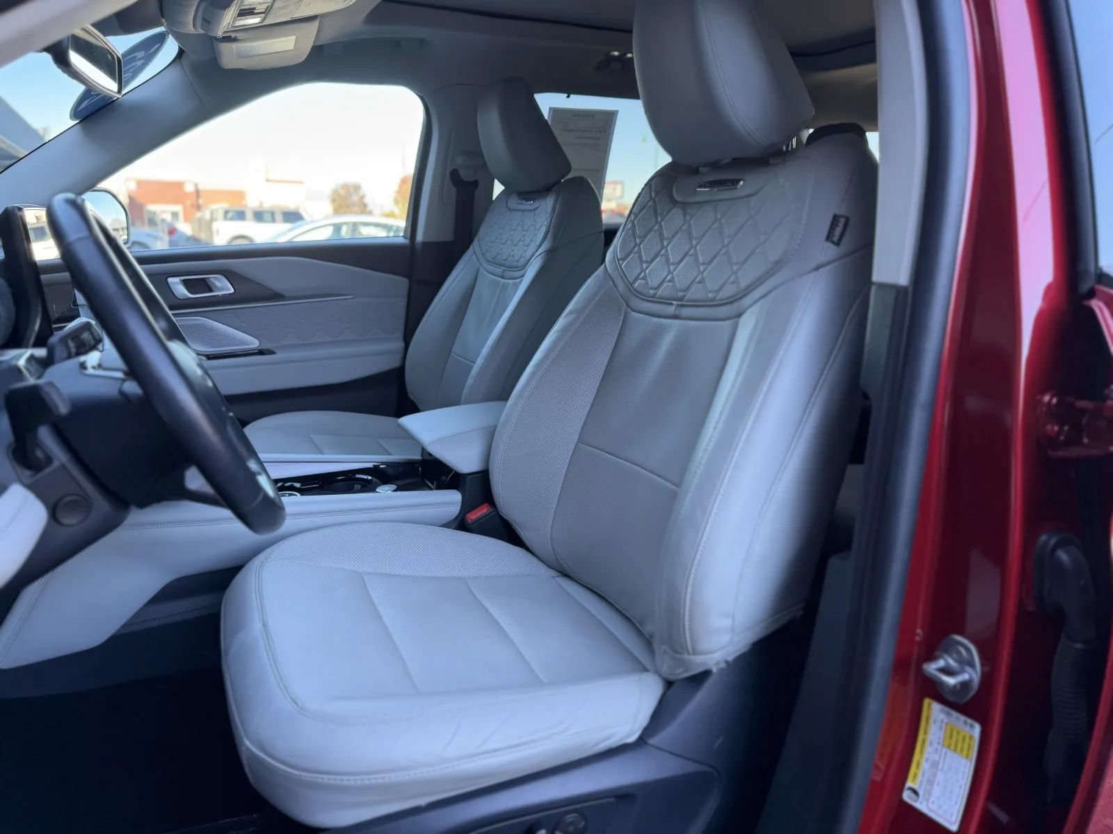 Used 2025 Ford Explorer Platinum w/ LUX Leather Package AWD/4WD image 27