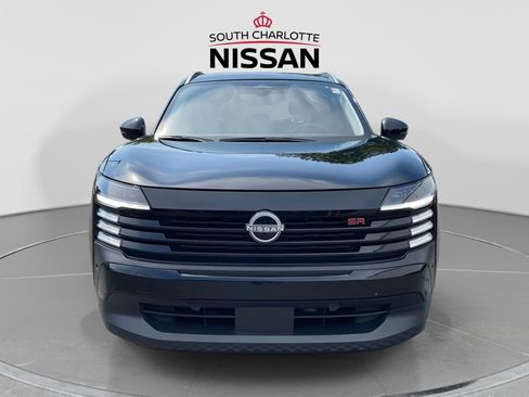 Used 2025 Nissan Kicks SR AWD/4WD image 2