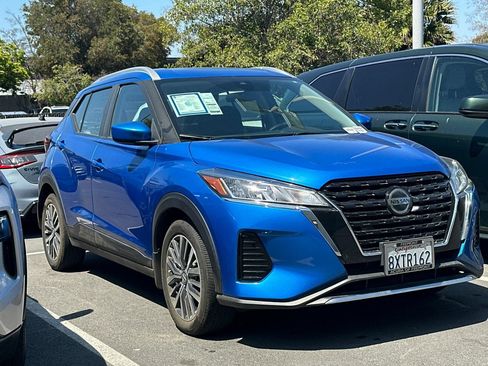 Used 2021 Nissan Kicks SV FWD image 2