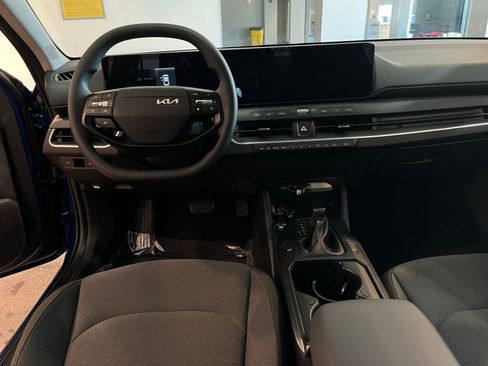 Used 2025 Kia K4 LXS image 33