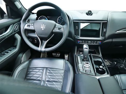 Used 2022 Maserati Levante Trofeo image 13