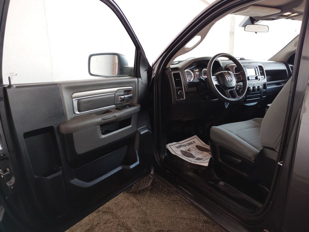 Used 2018 RAM 1500 Express AWD/4WD image 17
