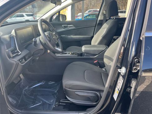 Used 2025 Kia Sportage LX image 21