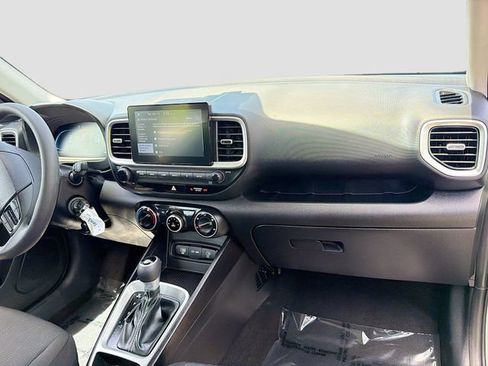 Certified 2025 Hyundai Venue SE FWD image 25