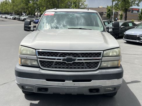 Used 2005 Chevrolet Silverado 2500 LT w/ Heavy-Duty Power Package AWD/4WD image 3
