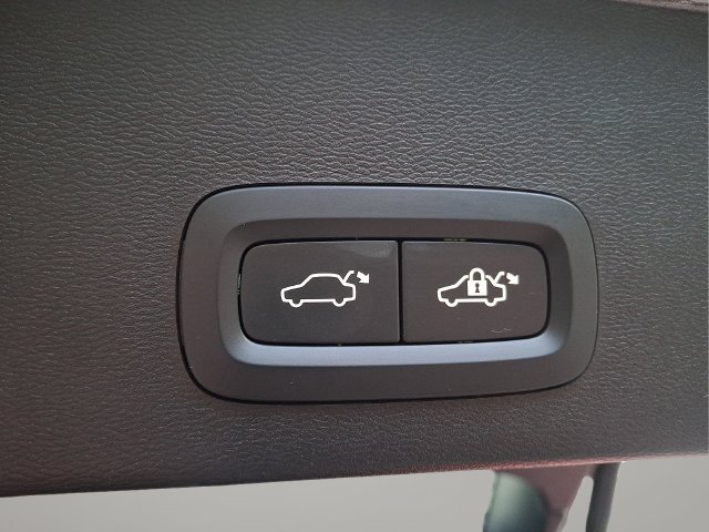 Certified 2024 Volvo XC40 B5 Core AWD/4WD image 24