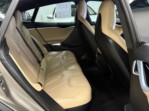 Used 2015 Tesla Model S 70D image 21