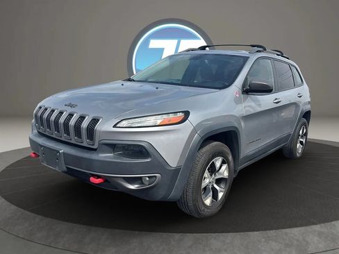 Used 2017 Jeep Cherokee Trailhawk w/ Comfort/Convenience Group AWD/4WD image 9