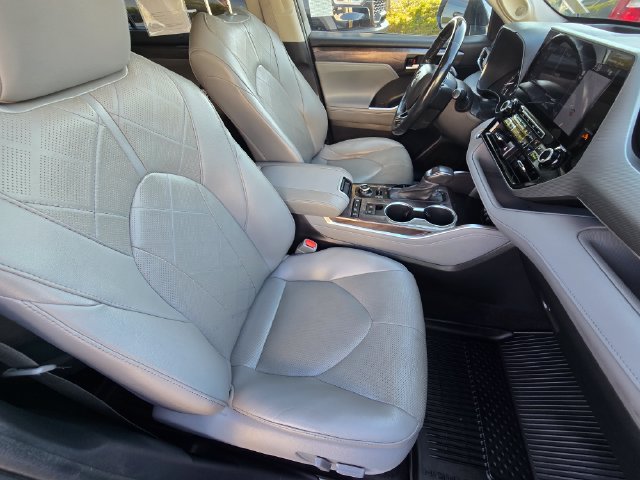 Used 2021 Toyota Highlander Platinum AWD/4WD image 23