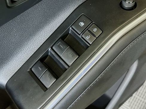 Used 2023 Toyota Highlander LE FWD image 20
