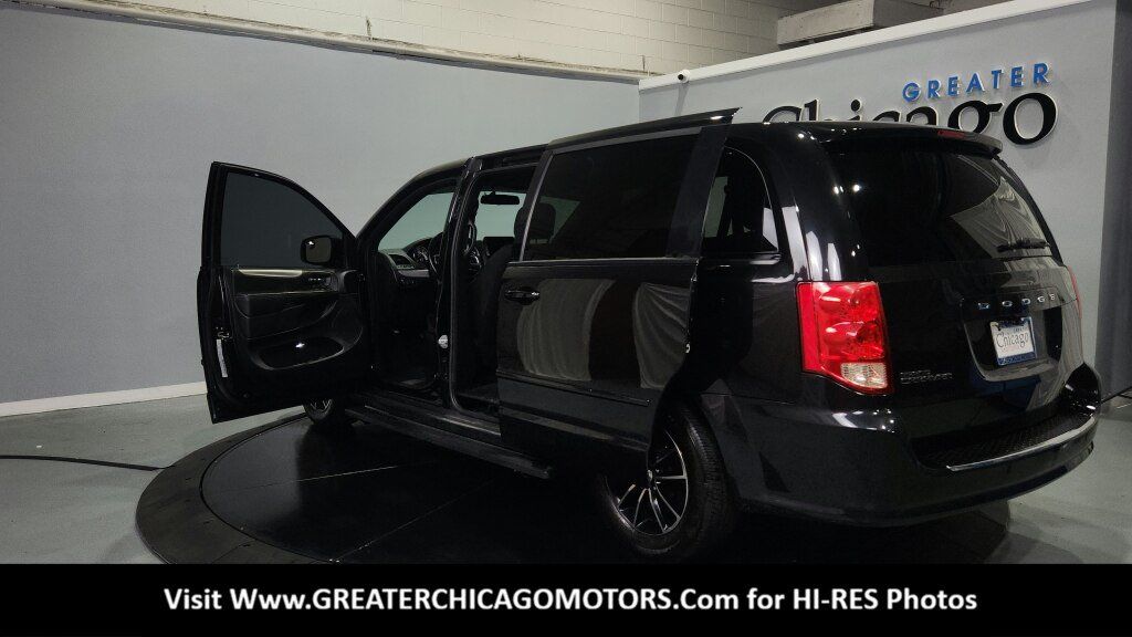 Used 2015 Dodge Grand Caravan SXT w/ Blacktop Package FWD image 20