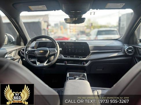 Used 2025 Chevrolet Equinox LT w/ Convenience Package II image 11