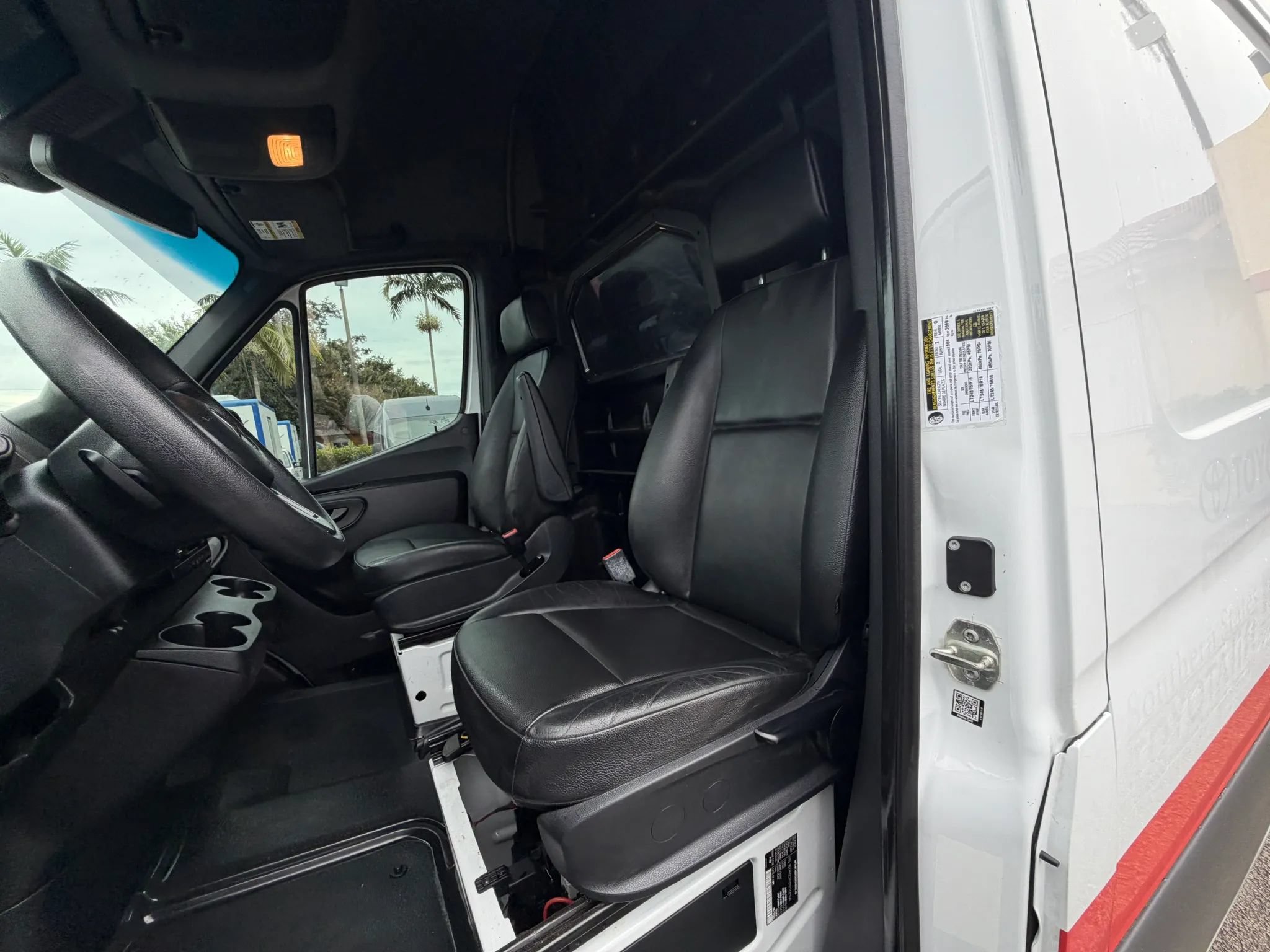 Used 2022 Mercedes-Benz Sprinter 2500 image 14