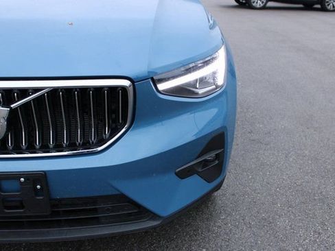Used 2025 Volvo XC40 B5 Plus image 44