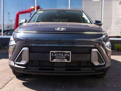 Used 2025 Hyundai Kona SEL FWD image 2