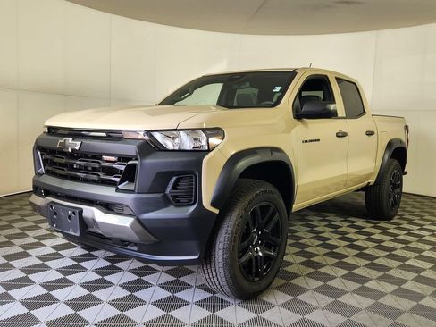 Used 2023 Chevrolet Colorado Trail Boss AWD/4WD image 3